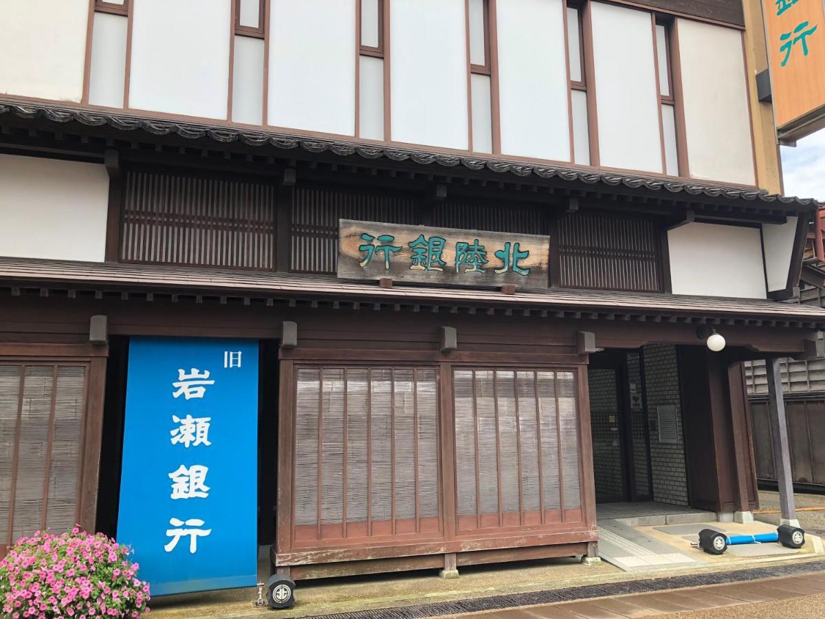 Guesthouse Iwase Toyama Station Exterior foto
